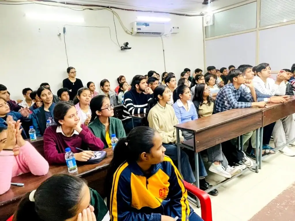 Interactive Classrooms at Projectile Coaching Institute Sonipat